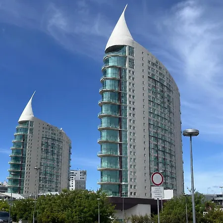 De Alto Padrao Na Expo Vista Rio Tejo リスボン